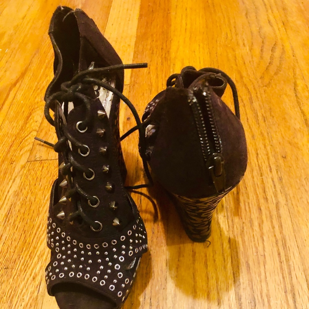 Heels - Picture 4 of 4